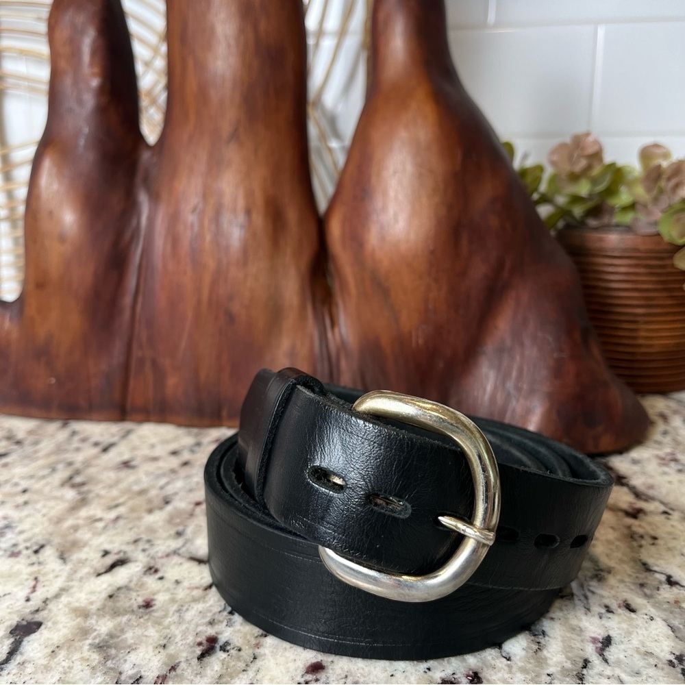 Classic Black Leather Belt with Rounded Silver-Tone Buckle - Picture 2 of 8